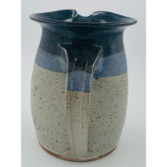 Vintage Handcrafted Pottery Pitcher Davis 8/81 Gray Blue Grass 2.5 Quart Handle - Picture 2 of 7